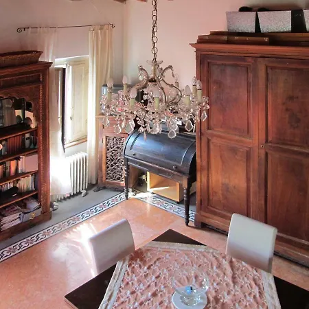 Budget Romance Tower Studio * Lari