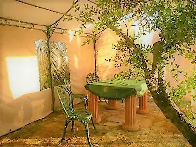 Budget Romance Tower Studio *