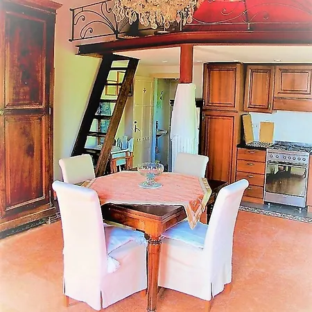 Budget Romance Tower Studio *